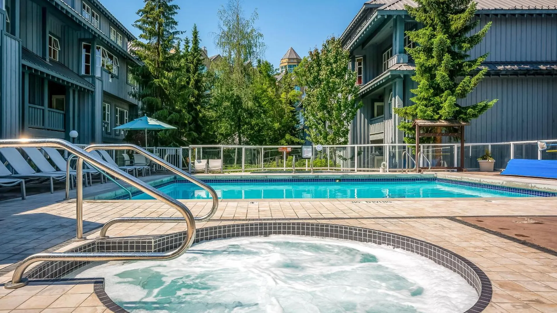 Glacier Lodge Whistler 4*,