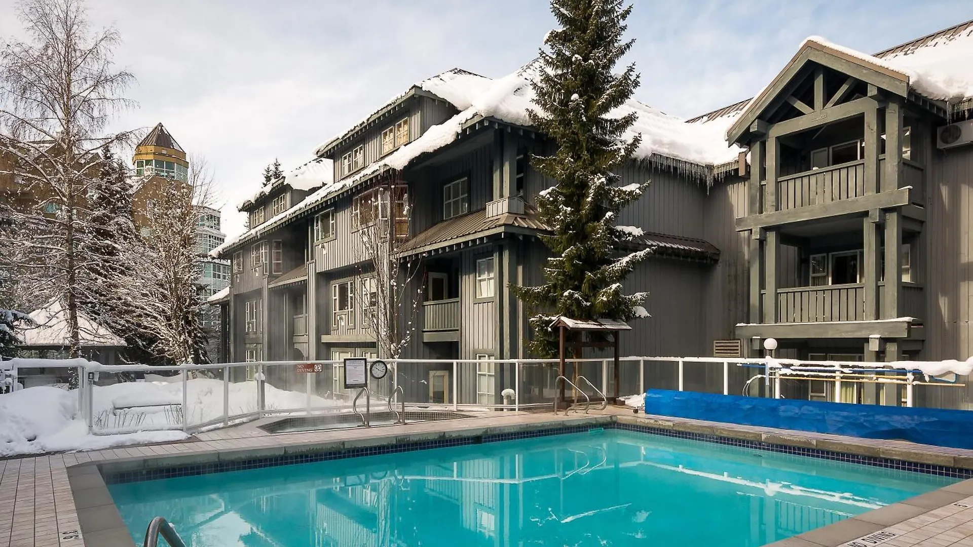 Glacier Lodge Whistler 4*,