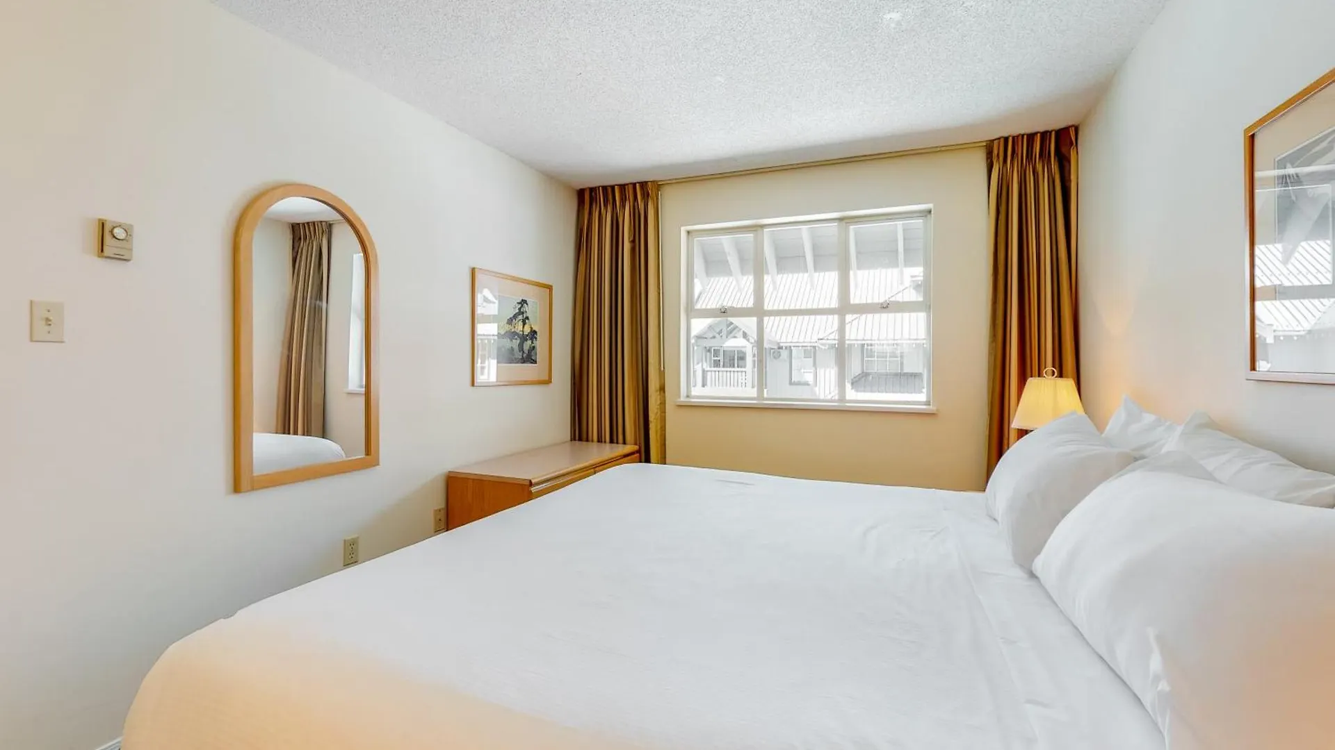 Glacier Lodge Whistler Hotel