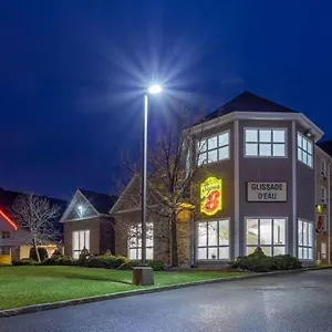 Super 8 By Wyndham Hotel Quebec City