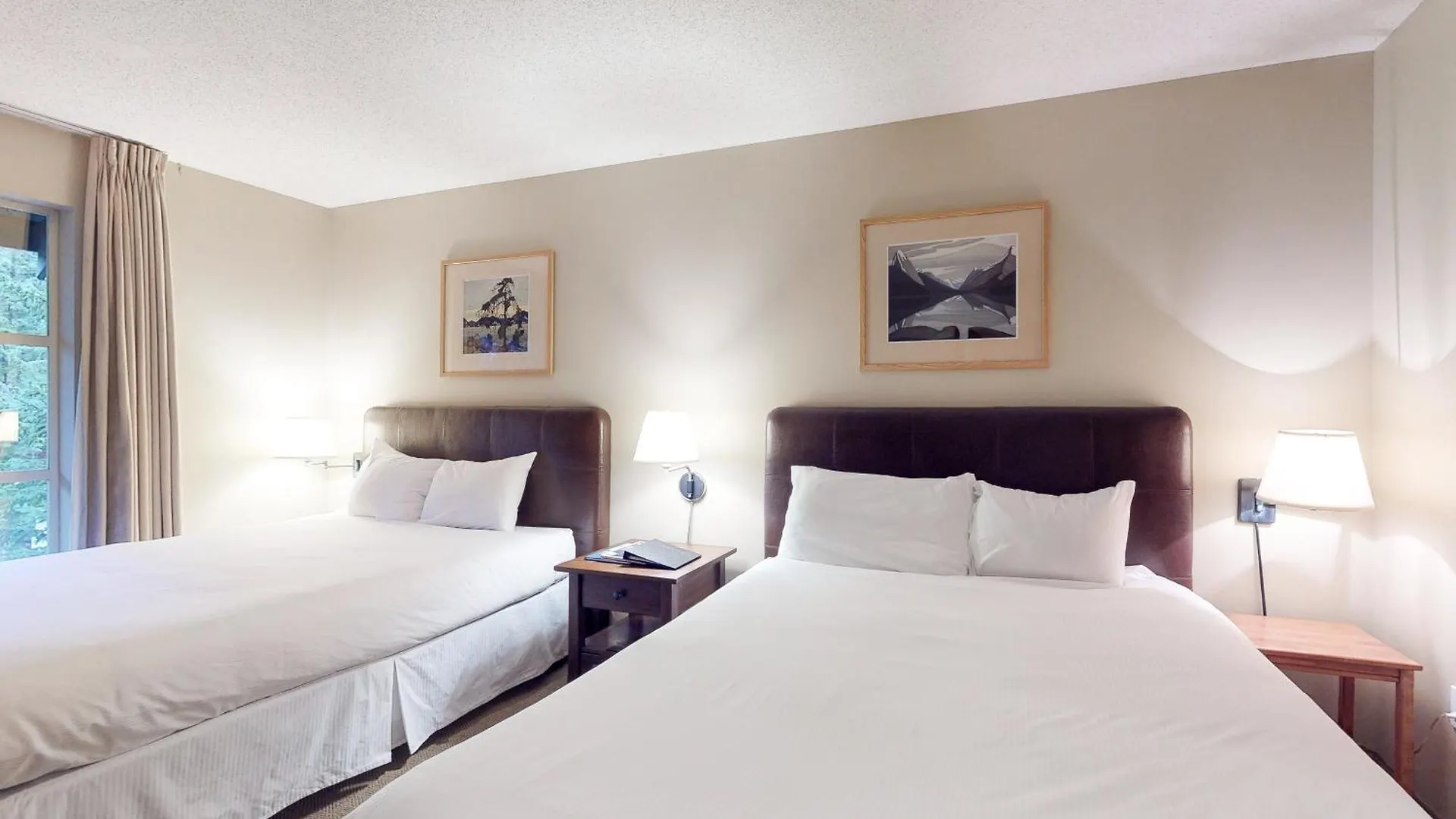 Siri suite at Glacier Lodge Whistler 0*,